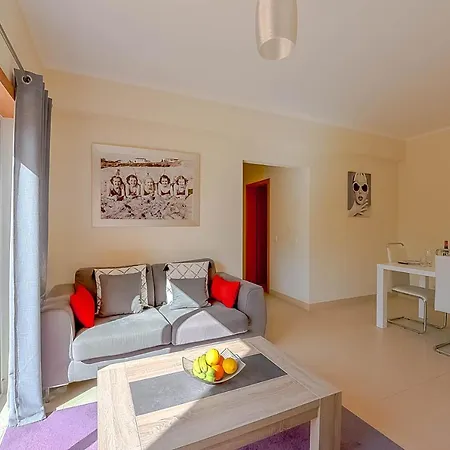 Apartment Claude Viguie *